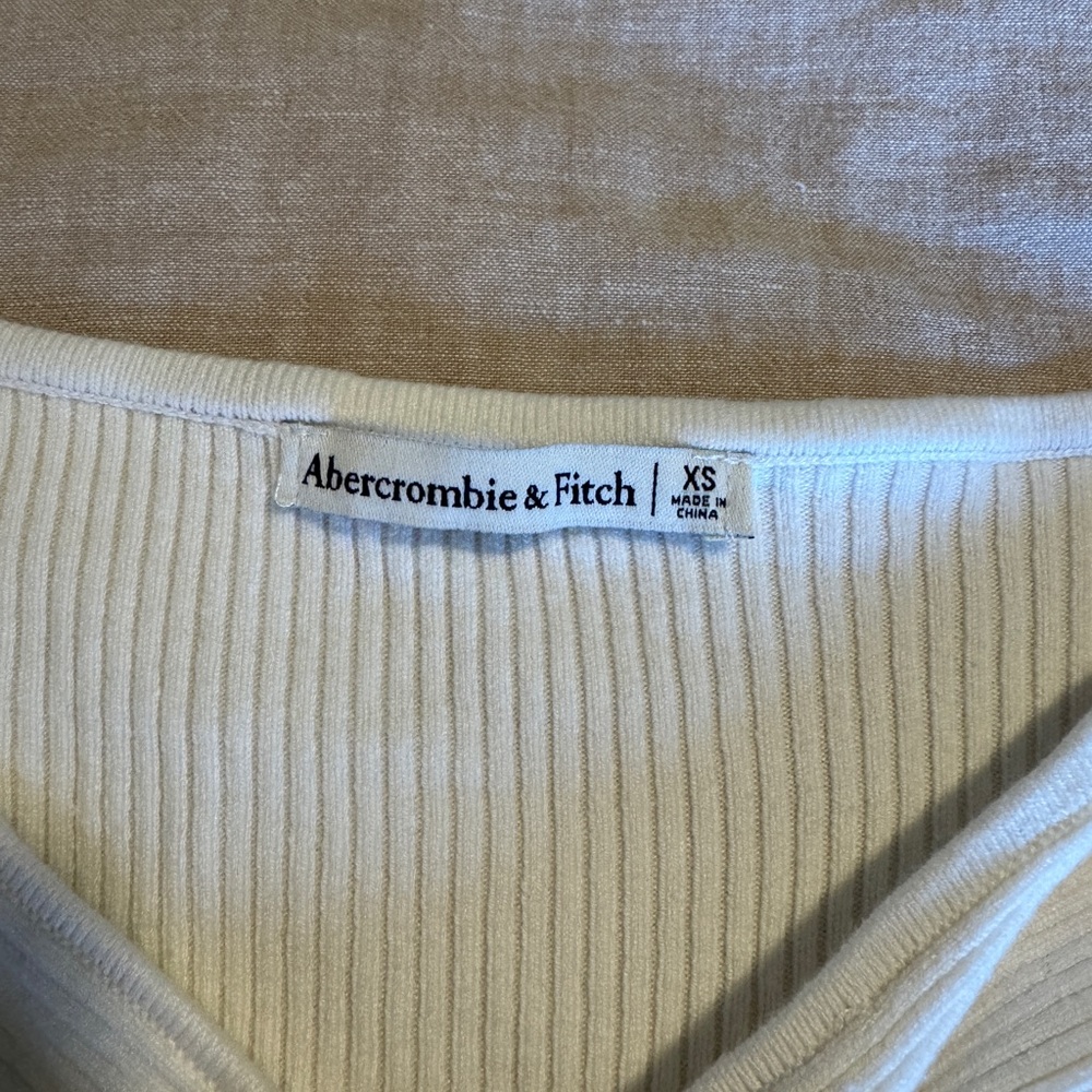 Abercrombie & Fitch Off-Shoulder Cream Sweater - Picture 8 of 9